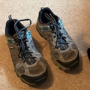 Columbia Switchback shoes size 8